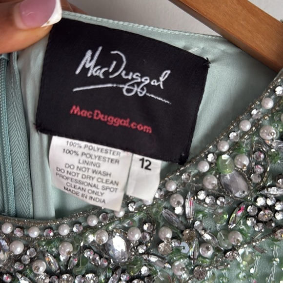 MAC DUGGAL Sequined Sleeveless Embellished Neckline Gown 12 - Picture 8 of 14